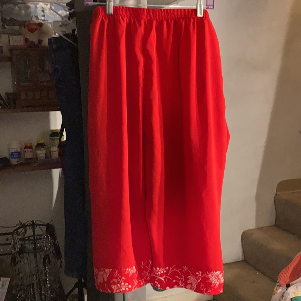 Red pants - Picture 2 of 4